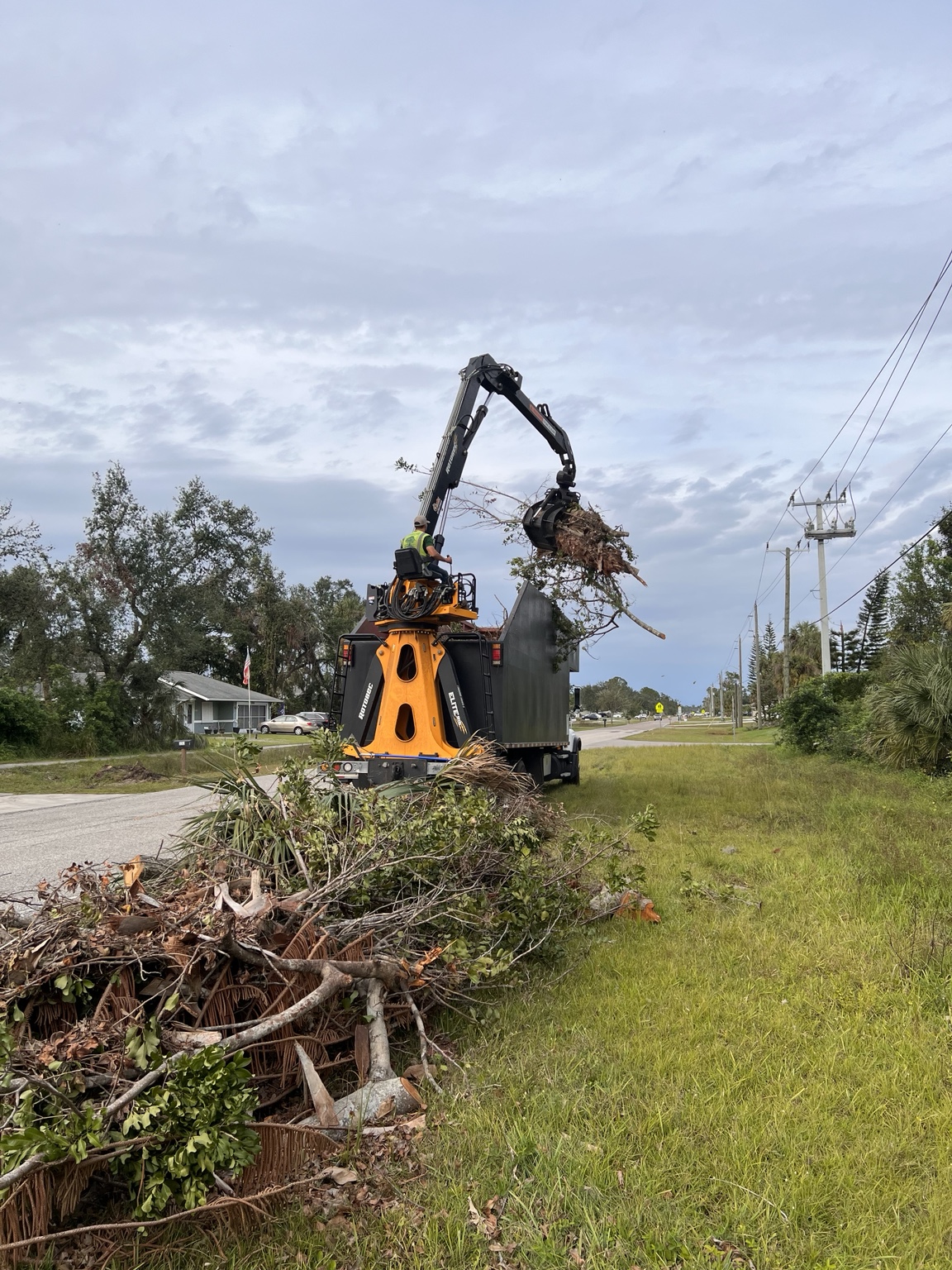Grapple truck debris removal